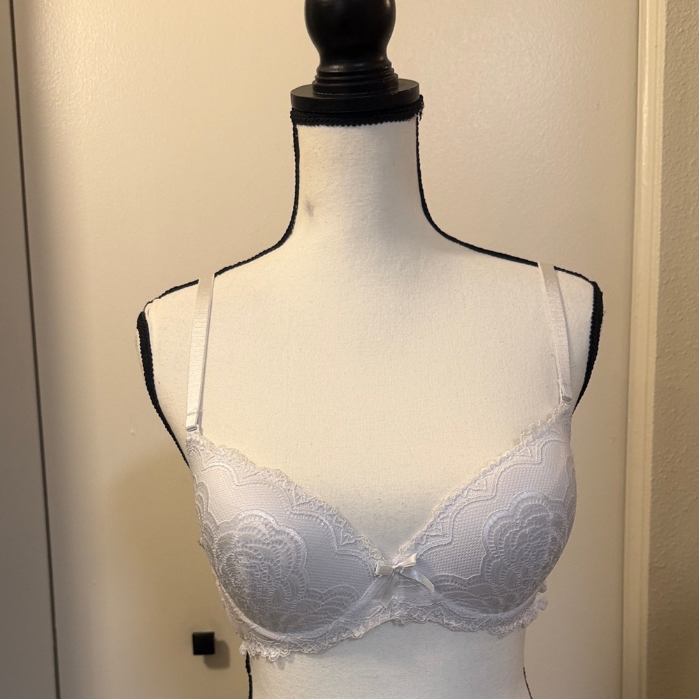 Elegant White Lace Underwire Bra
